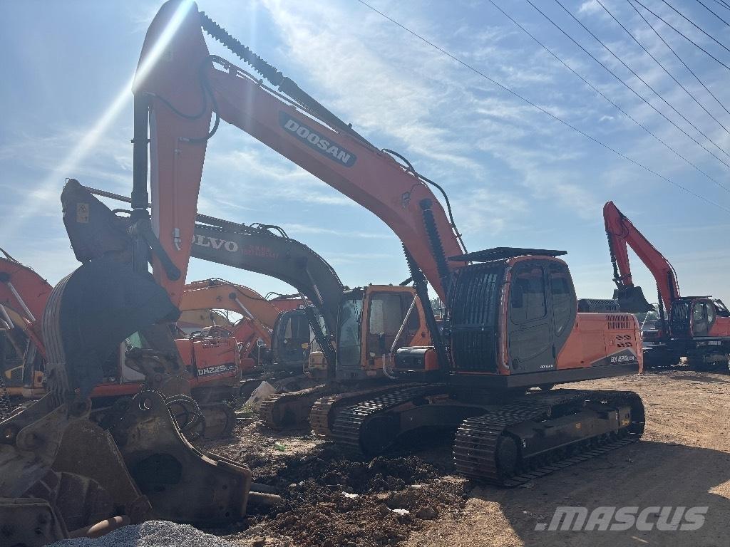 Doosan DX 225 حفارات زحافة