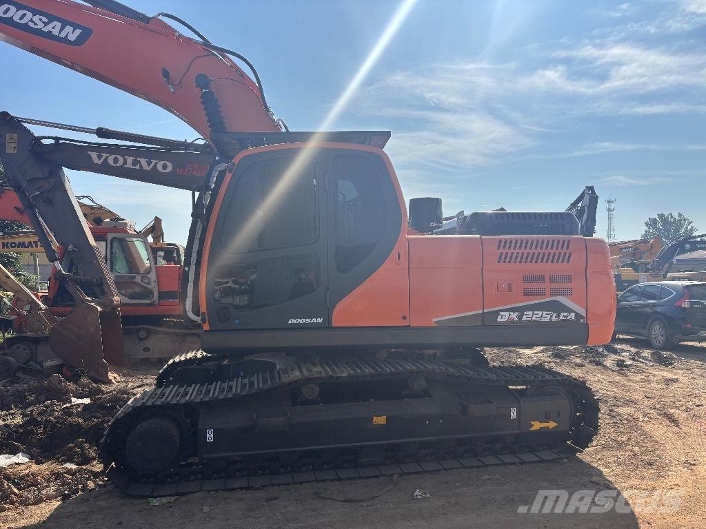 Doosan DX 225 حفارات زحافة
