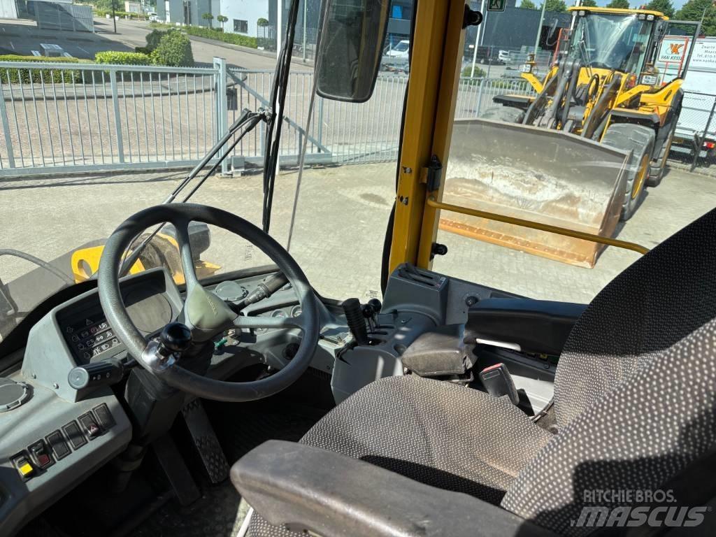 Volvo L70C لوادر بعجل