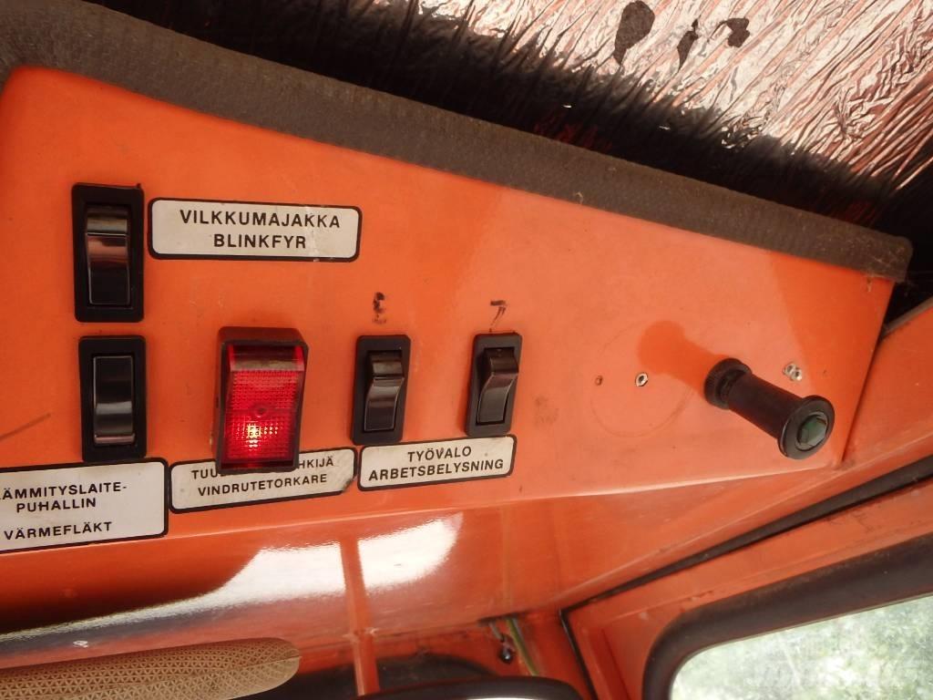 Kubota L 245 DT جرارات مدمجة