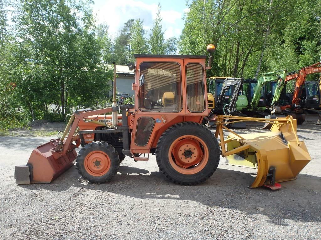 Kubota L 245 DT جرارات مدمجة