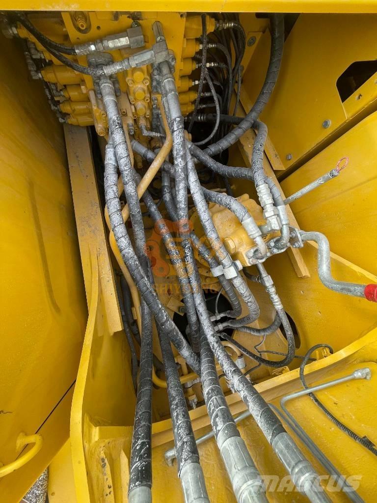 Komatsu PC 200-8 حفارات زحافة