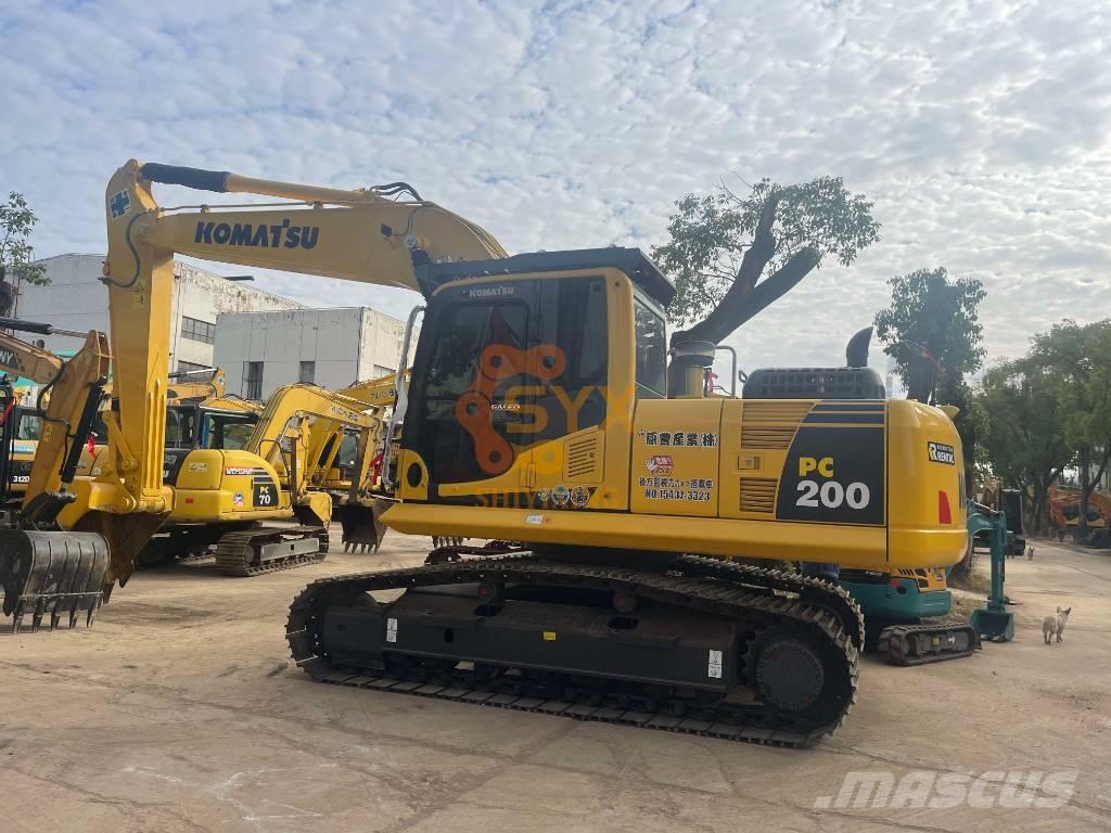 Komatsu PC 200-8 حفارات زحافة