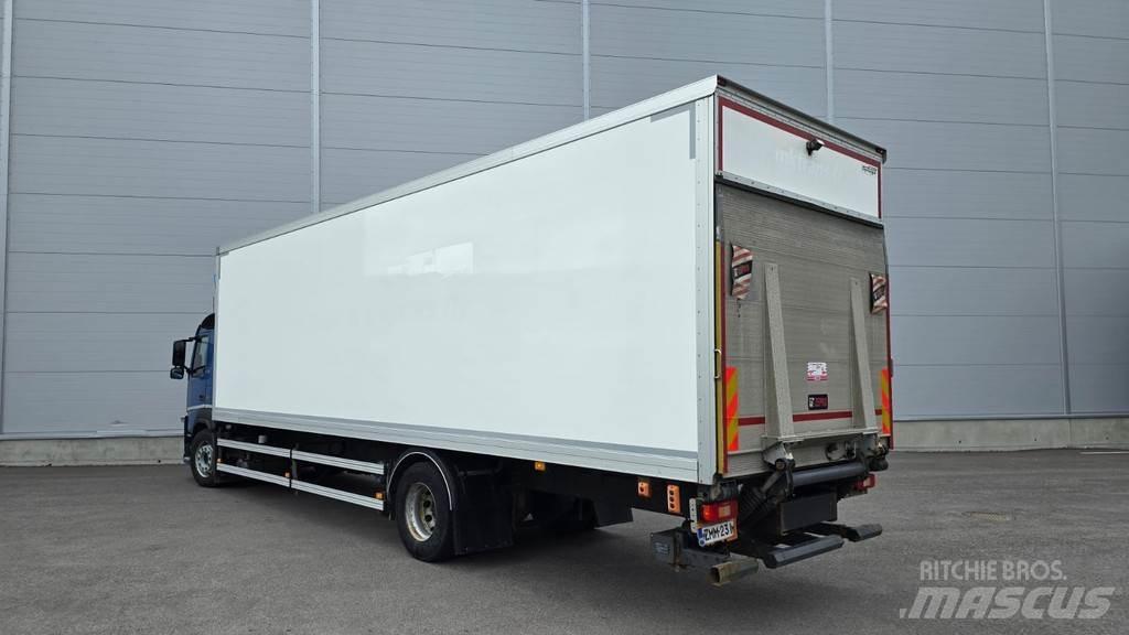 Volvo FM شاحنات ذات هيكل صندوقي