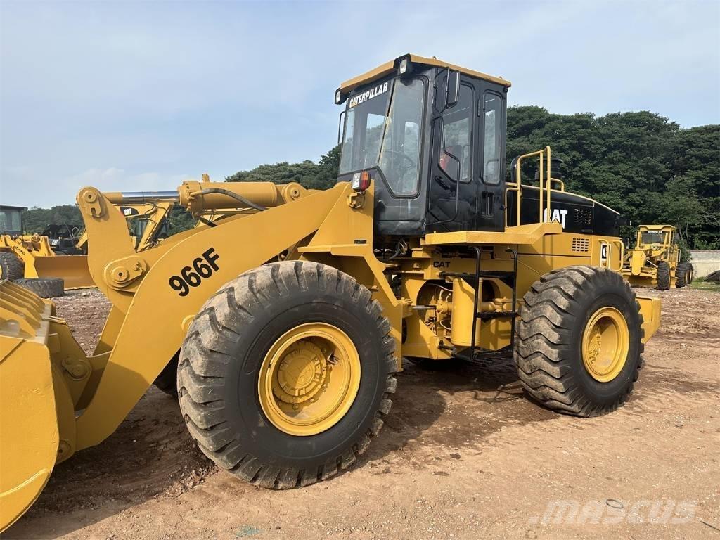 CAT 966F لوادر بعجل