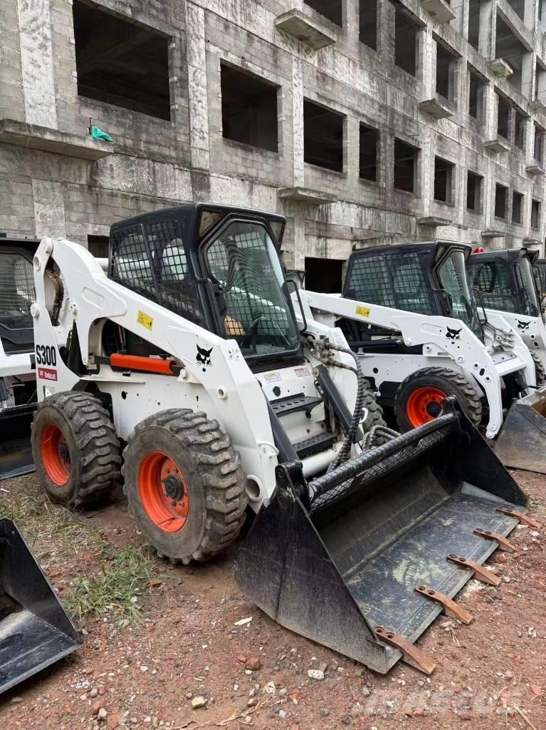 Bobcat S300 لوادر انزلاقية التوجيه