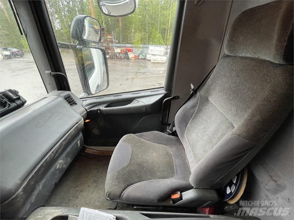 Scania 94 D 260 شاحنات ذات هيكل صندوقي