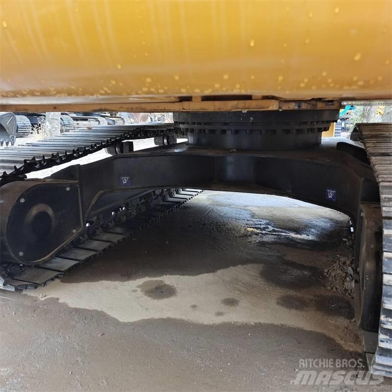 CAT 330 D حفارات زحافة
