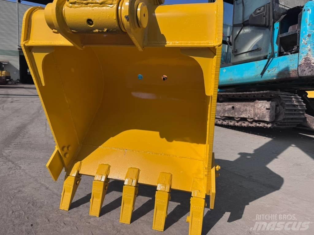 Komatsu PC 56 حفارات زحافة