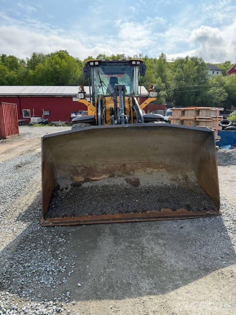 Volvo L 70 H لوادر بعجل