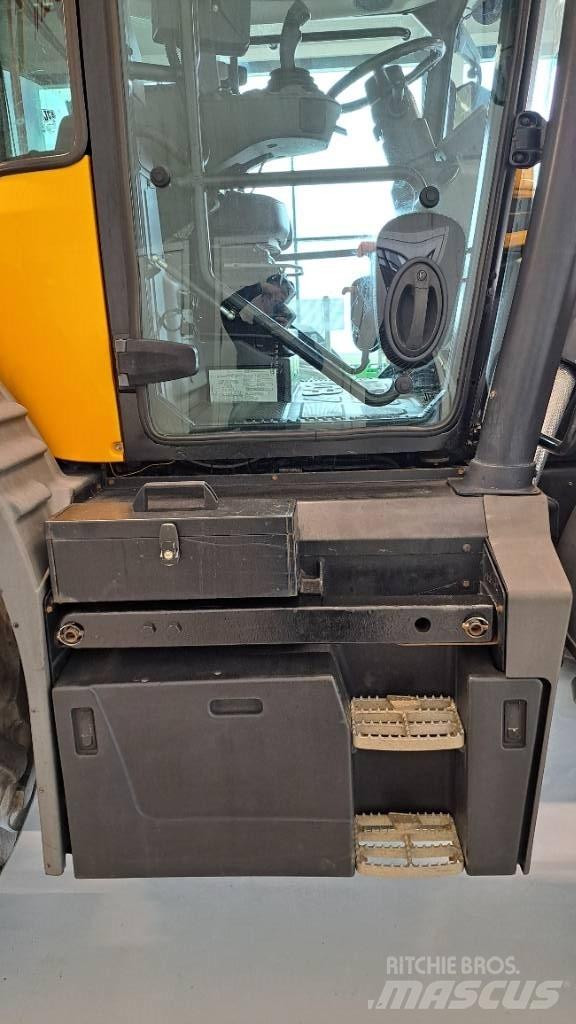 JCB Fastrac 4220 الجرارات