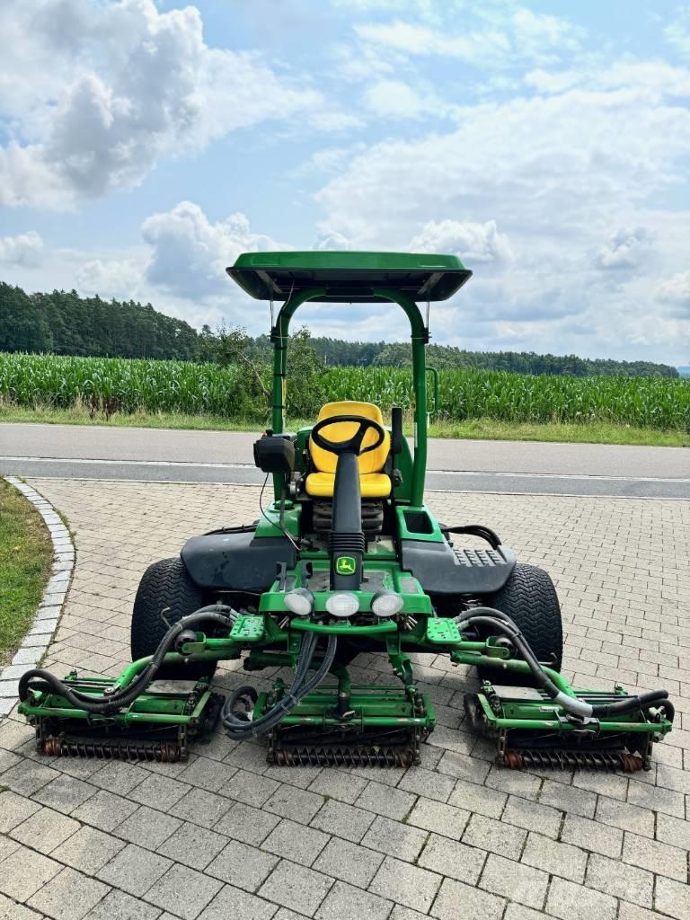John Deere 8700 A ماكينات جز العشب