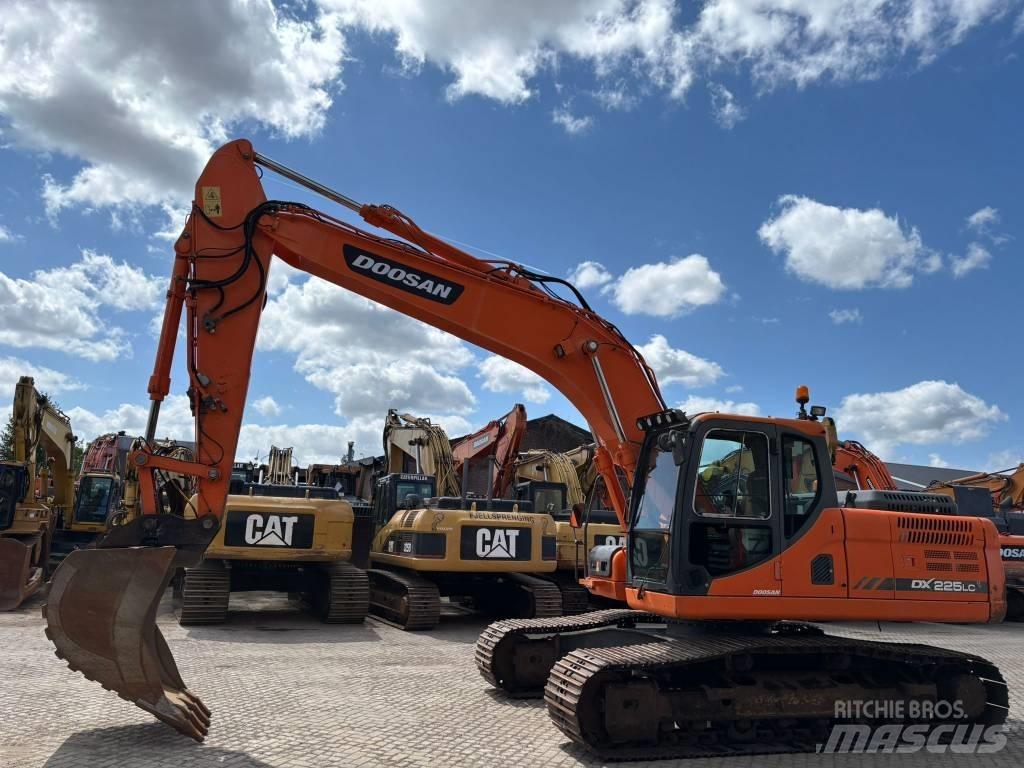 Doosan DX 225 LC-3 حفارات زحافة