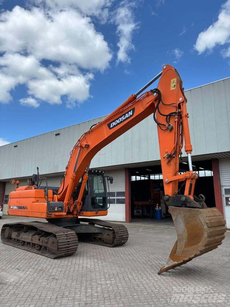 Doosan DX 225 LC-3 حفارات زحافة