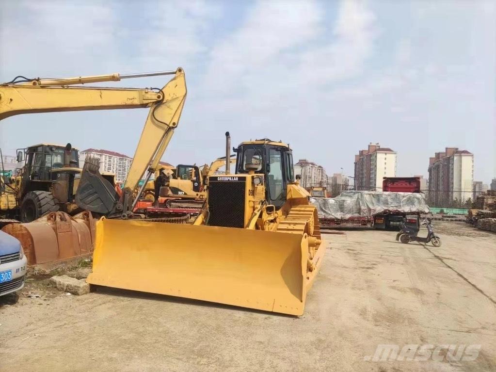 CAT D 6 M بلدوزرات مجنزرة