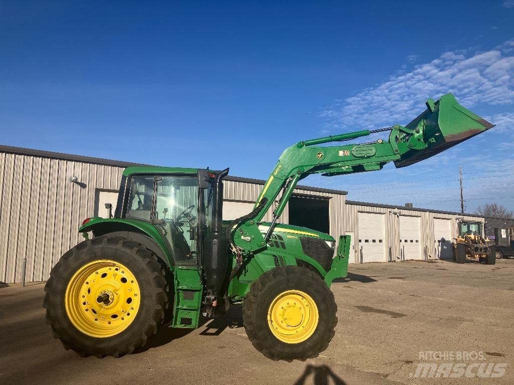 John Deere 6155 M الجرارات