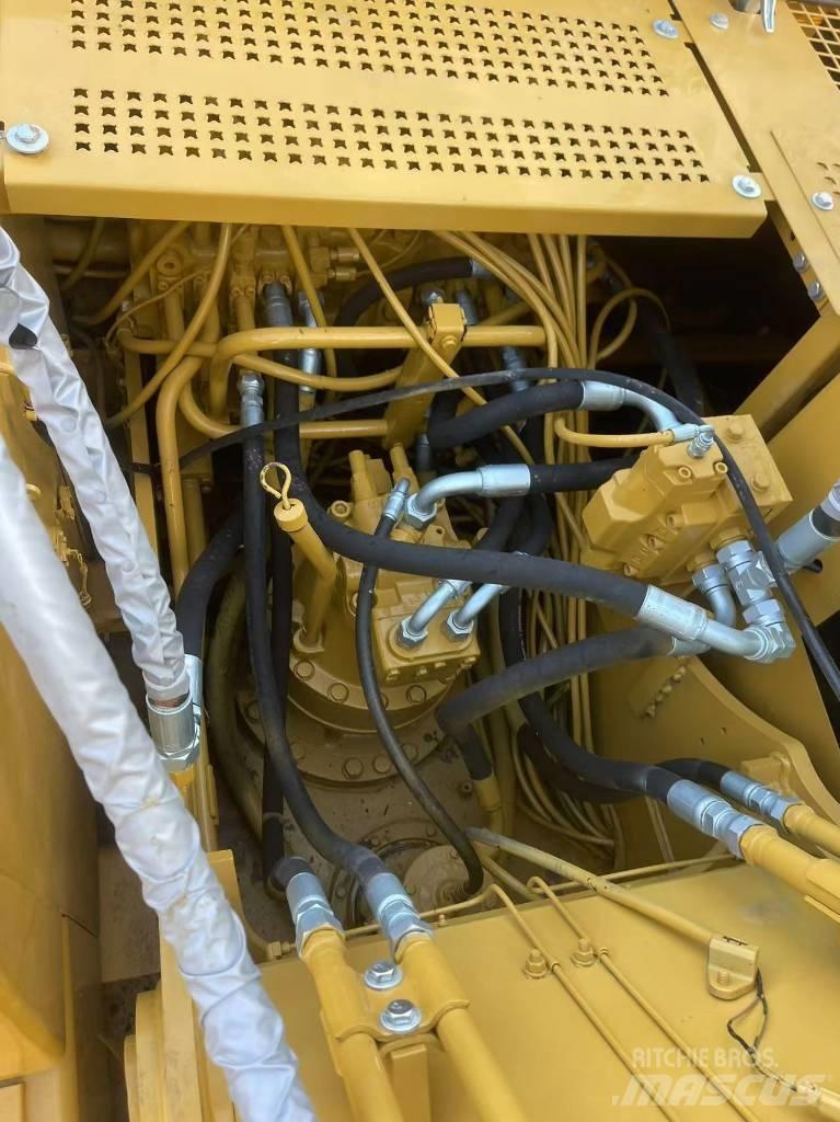CAT 320 B L حفارات زحافة