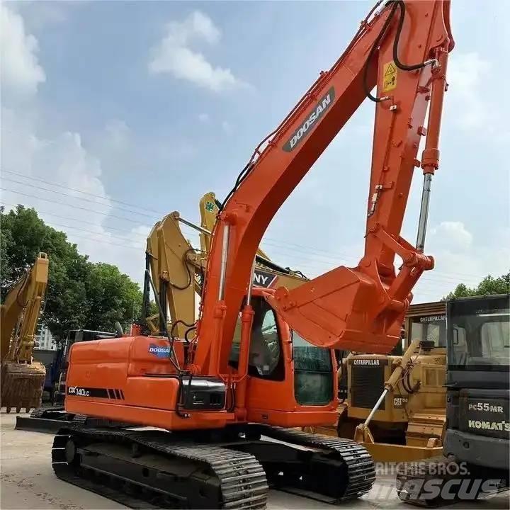 Doosan DX 140 LC حفارات زحافة
