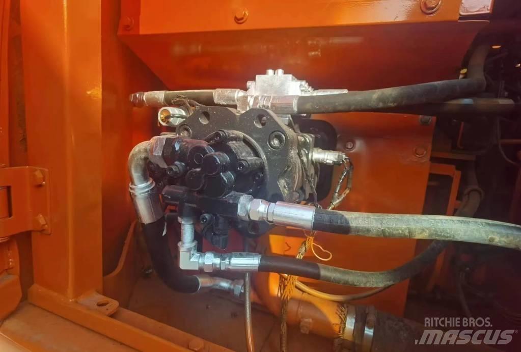 Doosan DX 140 LC حفارات زحافة