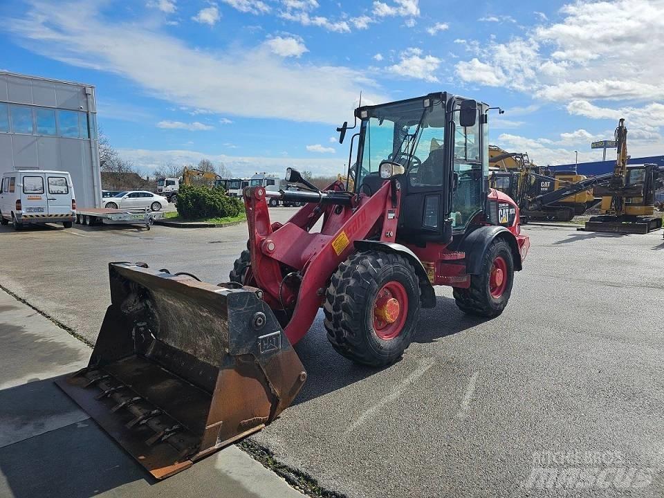 CAT 907 H 2 لوادر بعجل