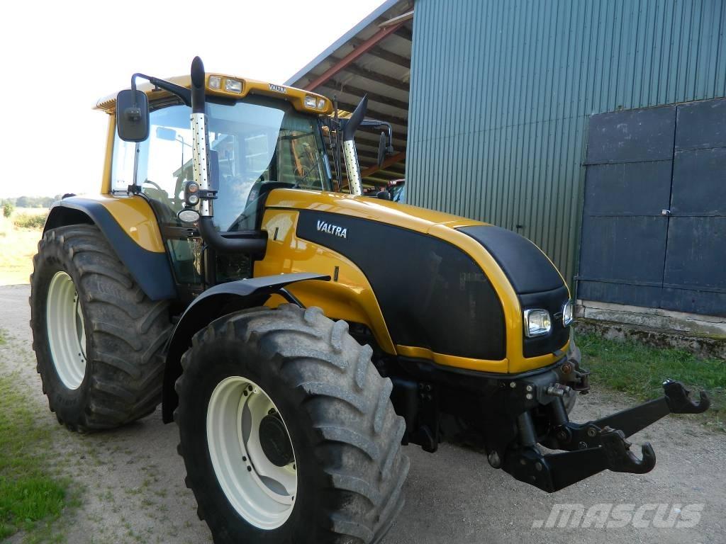 Valtra T 140 الجرارات