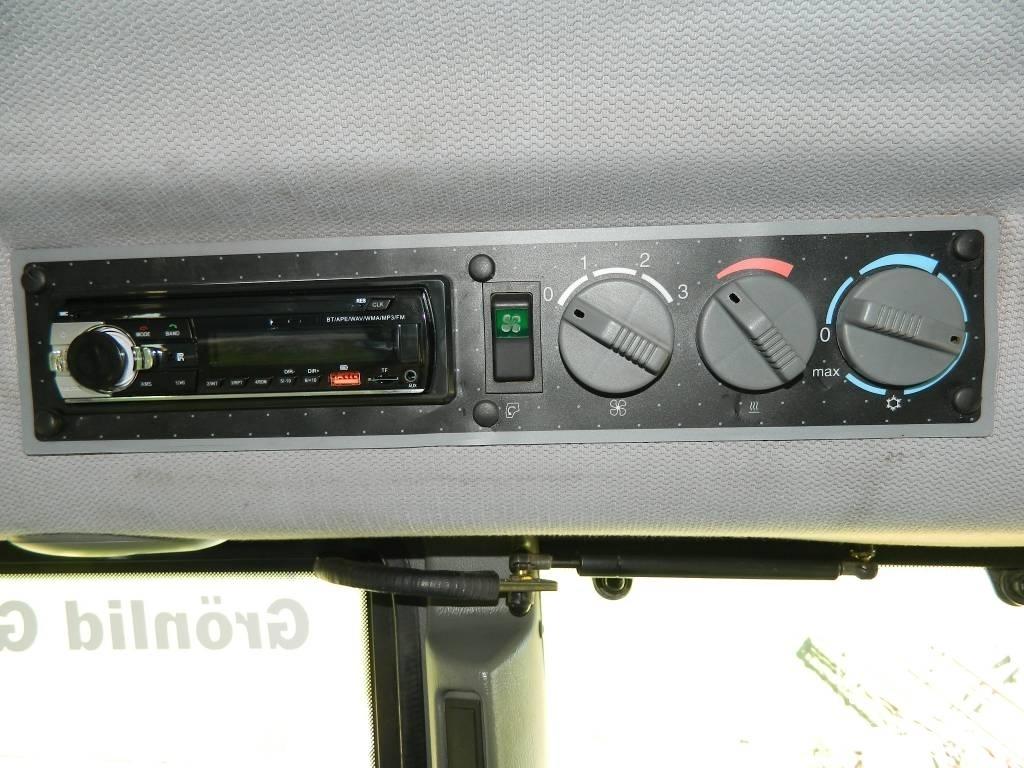 Valtra T 140 الجرارات