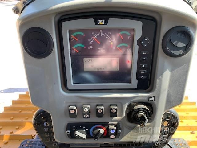 CAT D 6 N XL بلدوزرات مجنزرة