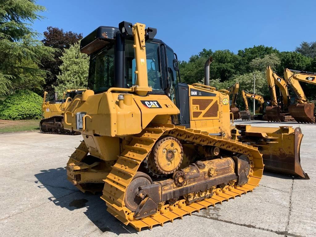 CAT D 6 N XL بلدوزرات مجنزرة