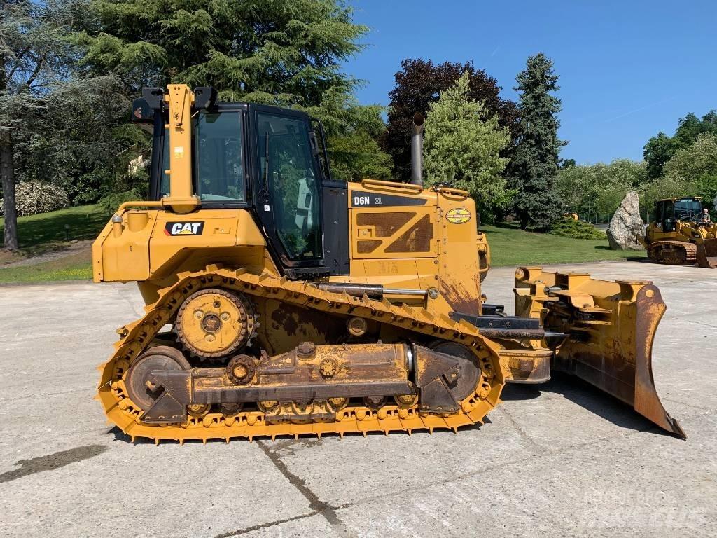CAT D 6 N XL بلدوزرات مجنزرة
