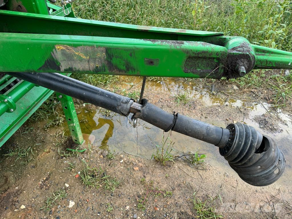 John Deere F441M محزمات مستديرة