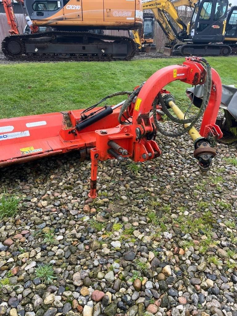 Maschio Giraffa 210 جزازات وأغطية المراعي