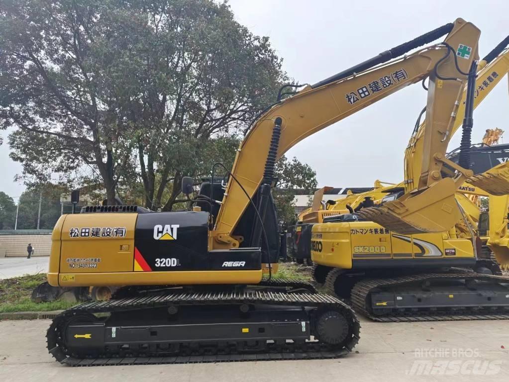CAT 320 D L حفارات زحافة