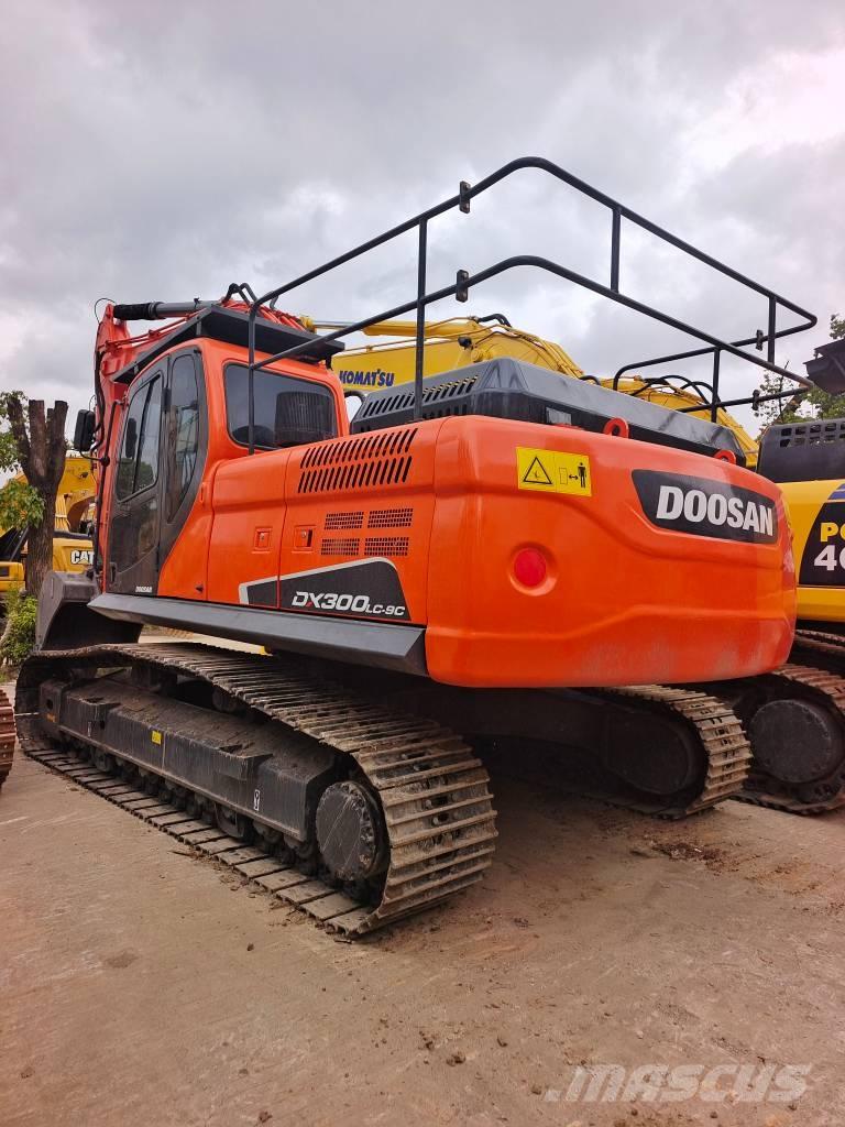 Doosan DX 300LC حفارات زحافة