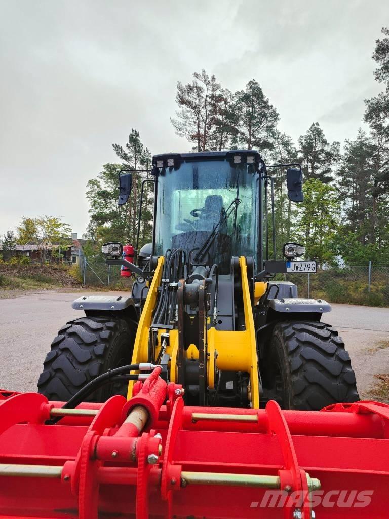 New Holland W 110 D لوادر بعجل