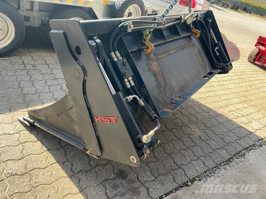  KST 4 i en skovl دلاء