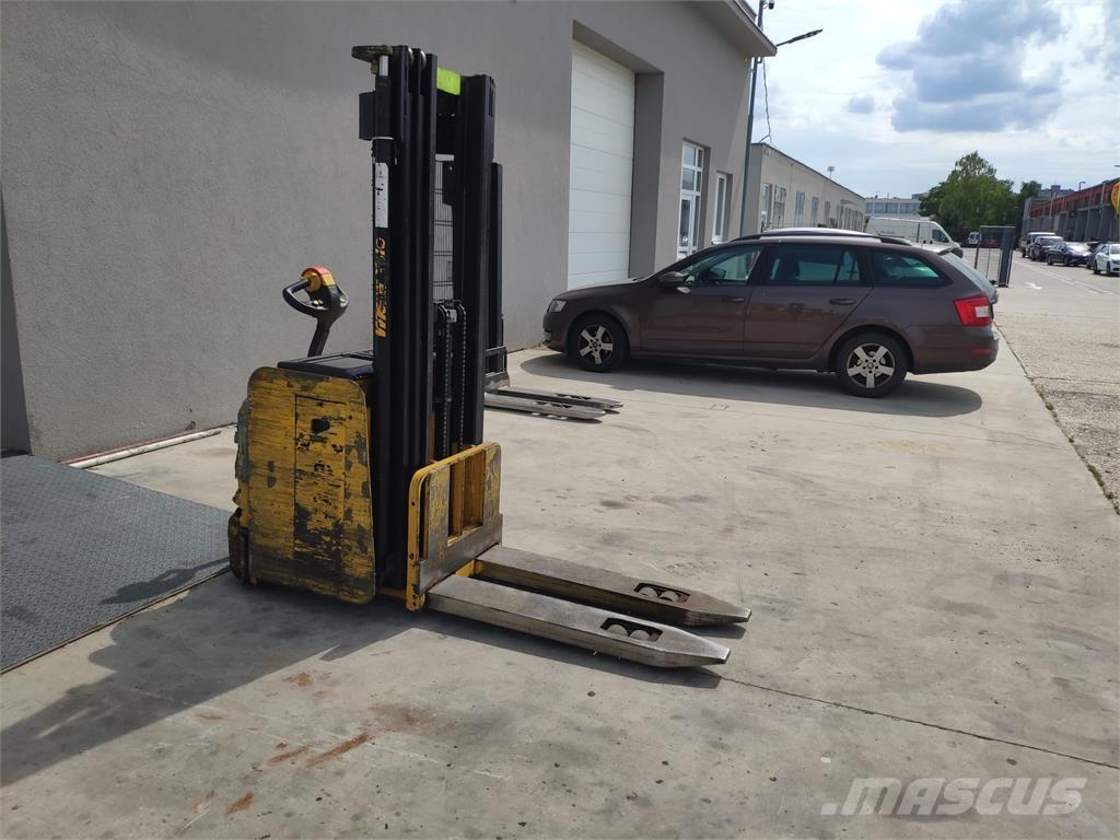 Yale MS16 AC شاحنات مناولة ذاتية الدفع