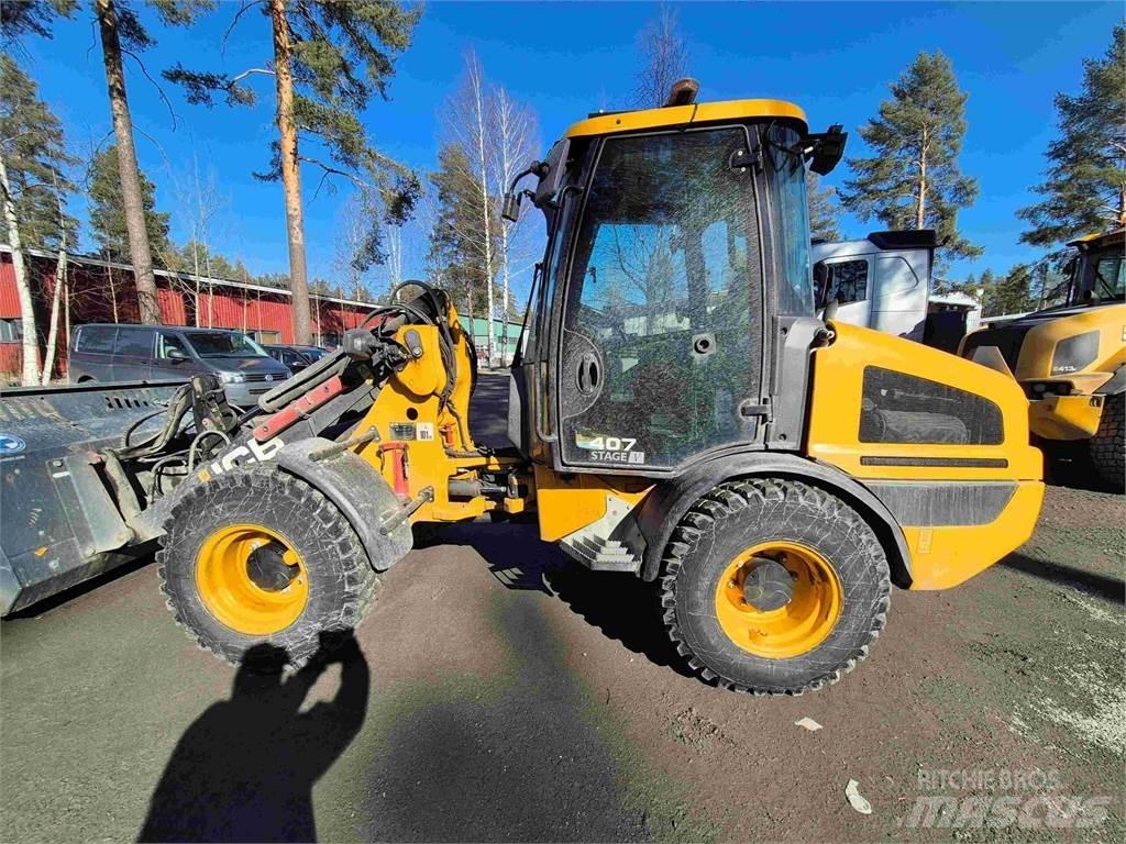 JCB 407 لوادر بعجل