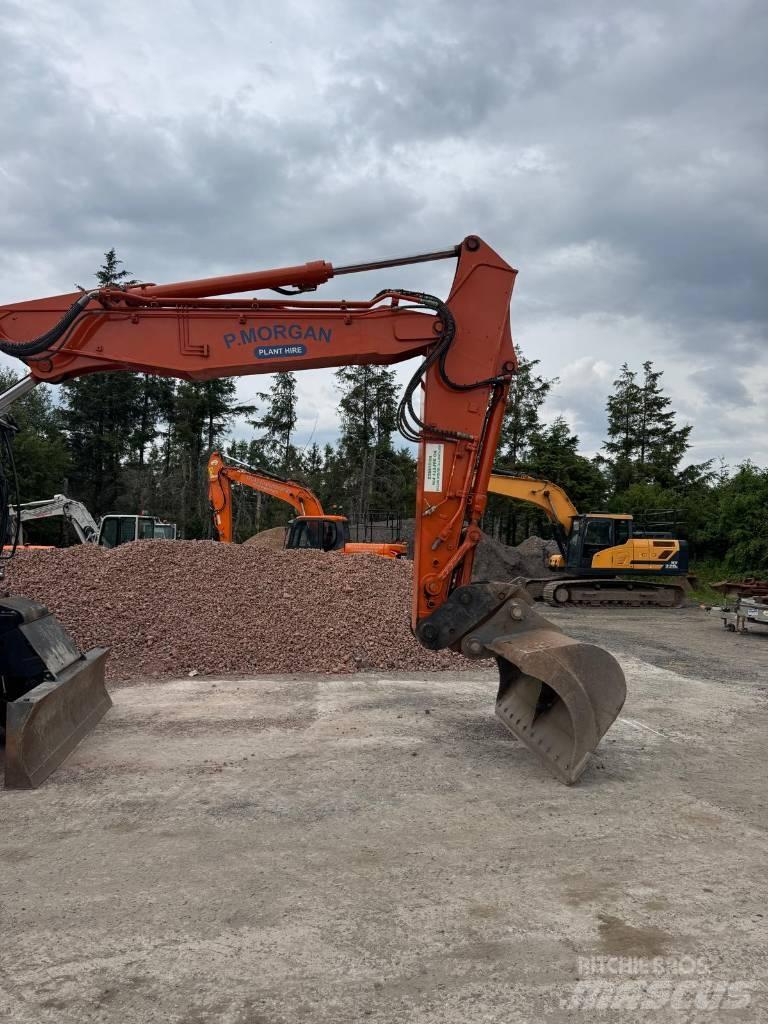 Hitachi ZW 180 حفارات بعجل