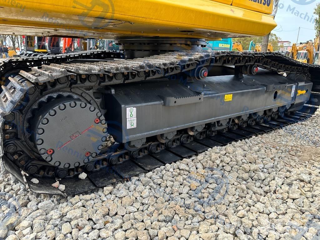 Komatsu PC 220-8 حفارات زحافة