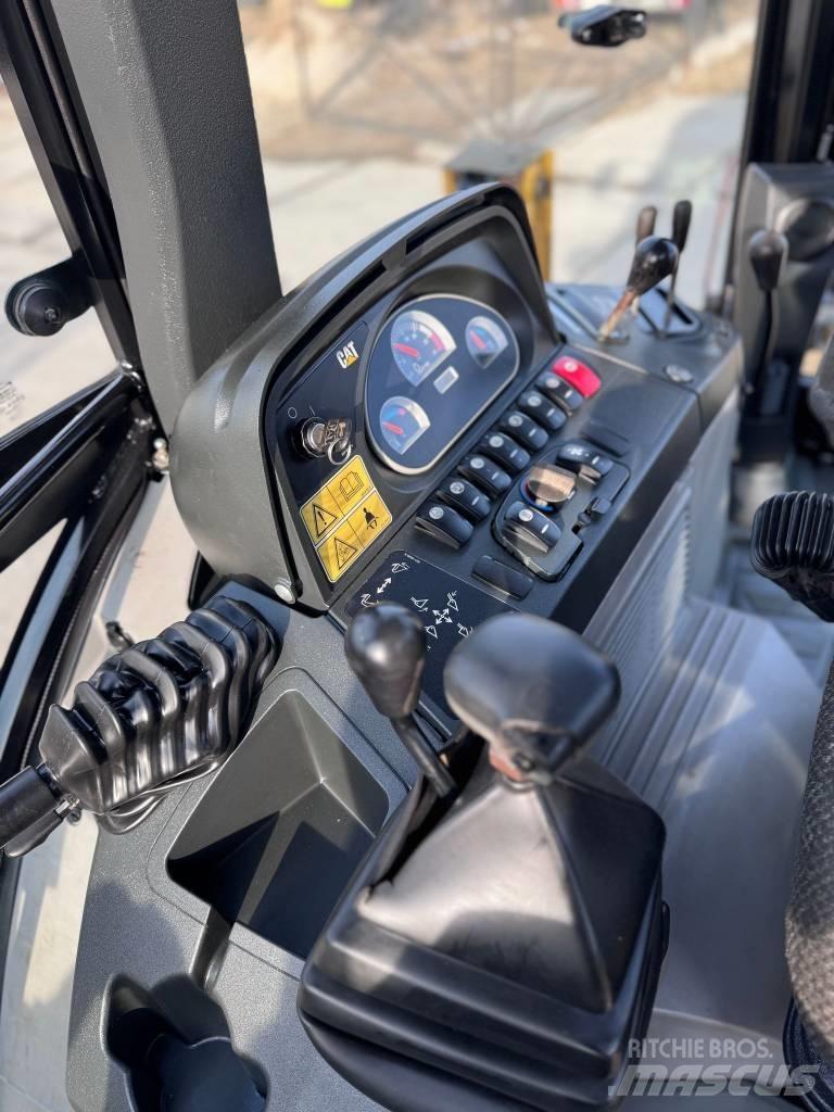 CAT 428 E لوادر ذات جرافات عكسية