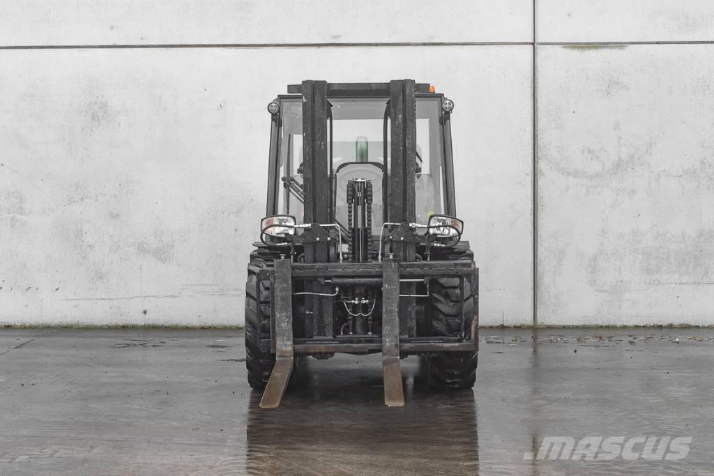 Manitou MC 30-4 D شاحنات الديزل