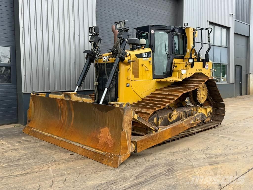 CAT D6T LGP بلدوزرات مجنزرة