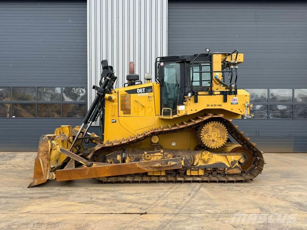CAT D6T LGP بلدوزرات مجنزرة