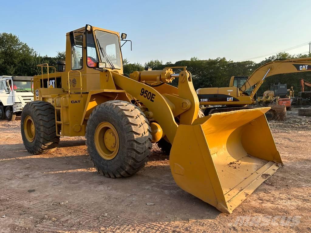 CAT 950E لوادر بعجل