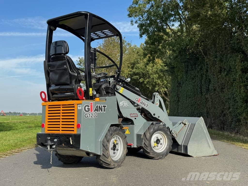 GiANT G 1200 لوادر بعجل