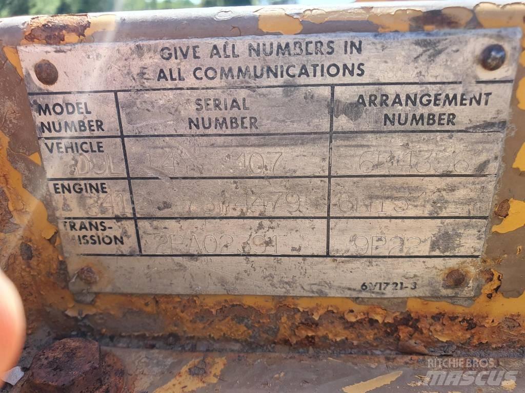 CAT D 9 L بلدوزرات مجنزرة