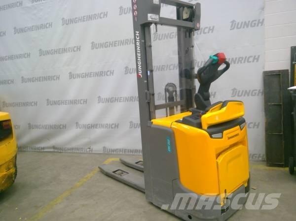 Jungheinrich ERC 212 شاحنات مناولة ذاتية الدفع