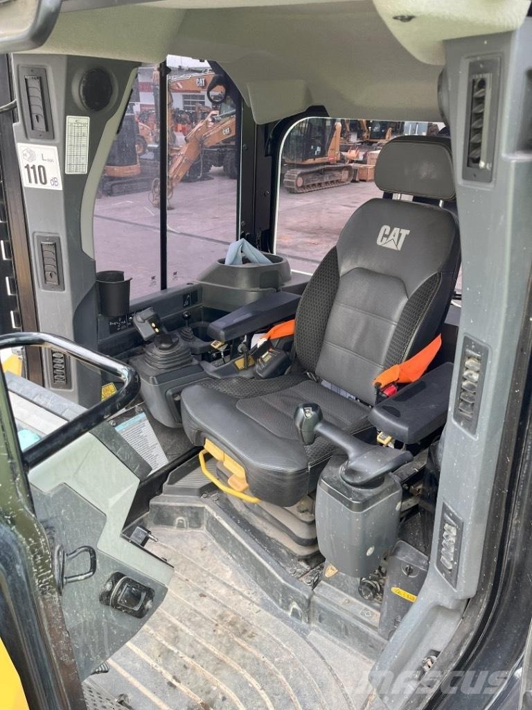 CAT D 5 LGP بلدوزرات مجنزرة