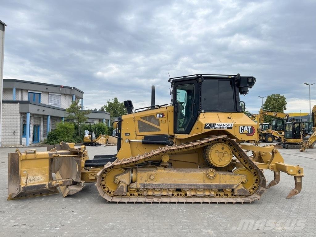 CAT D 5 LGP بلدوزرات مجنزرة
