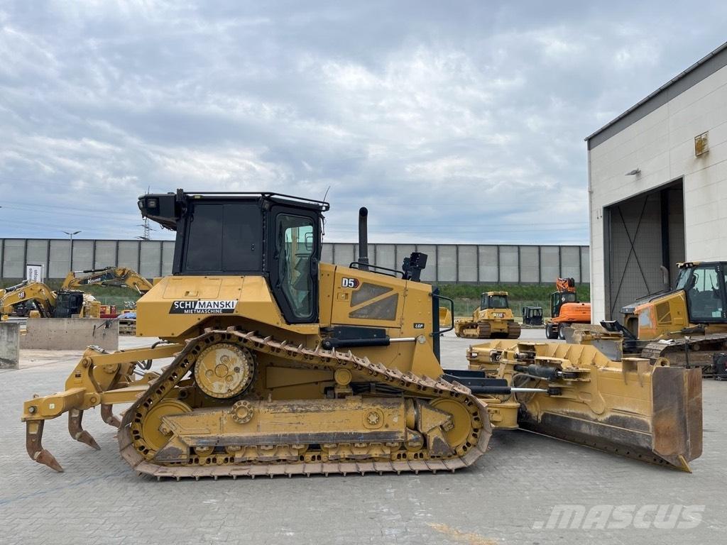 CAT D 5 LGP بلدوزرات مجنزرة